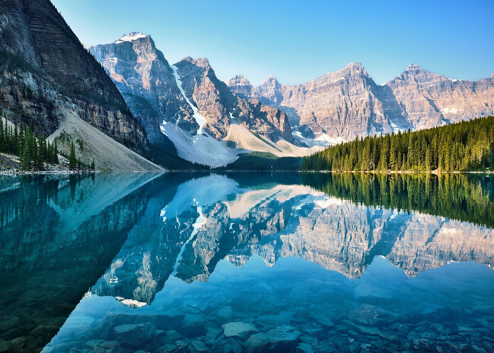 Canadian Rockies landscape evoking an Ontario-to-Alberta cross-provincial therapist client scenario under PHIPA and HIA