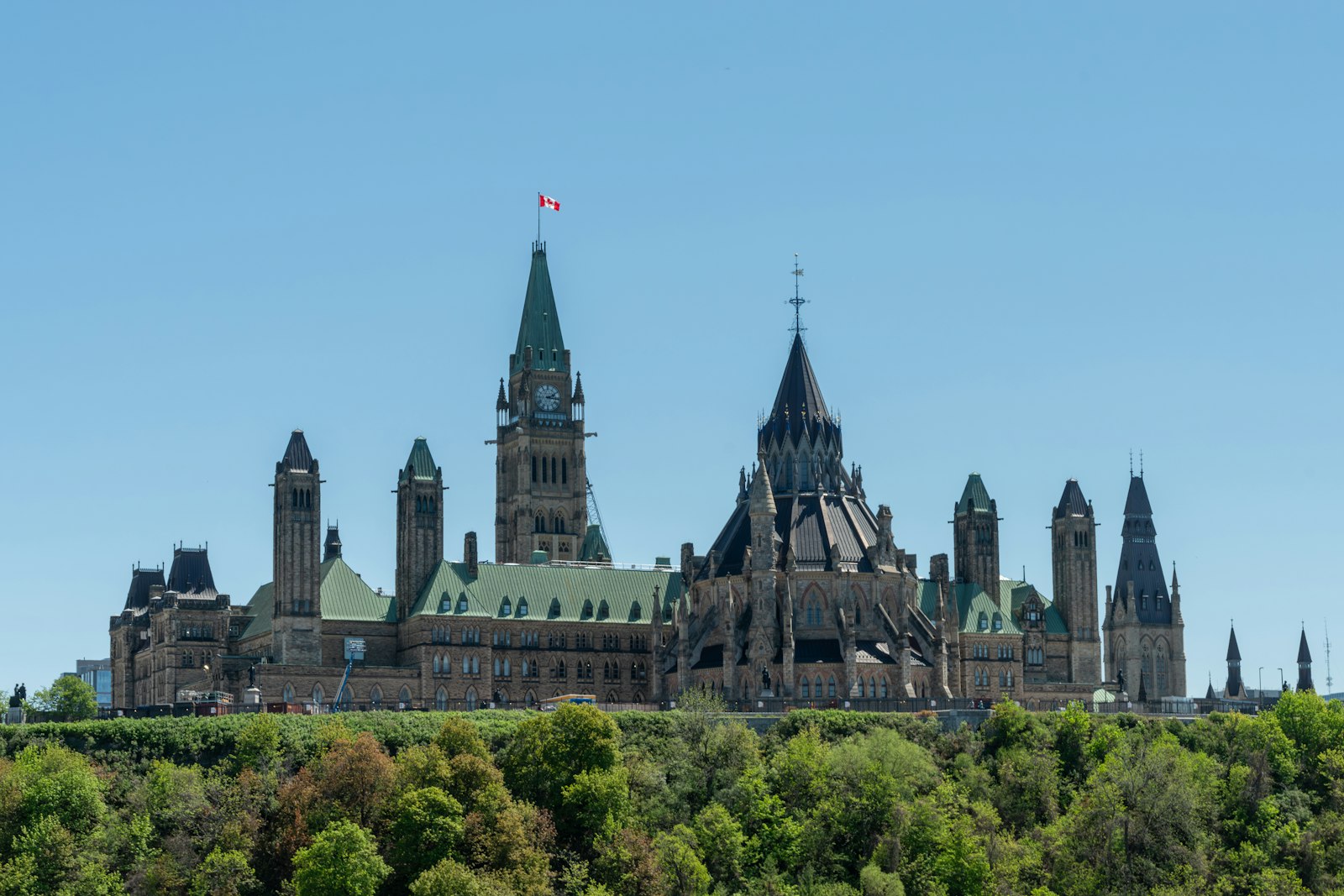 Side by side comparison of Canadian provincial health privacy laws for therapists